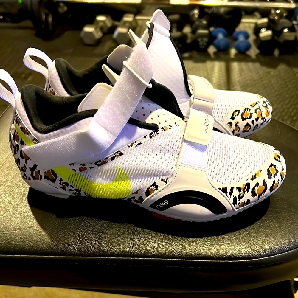 Nike spinning / cycling shoes wms size 8.5 w/ clips
